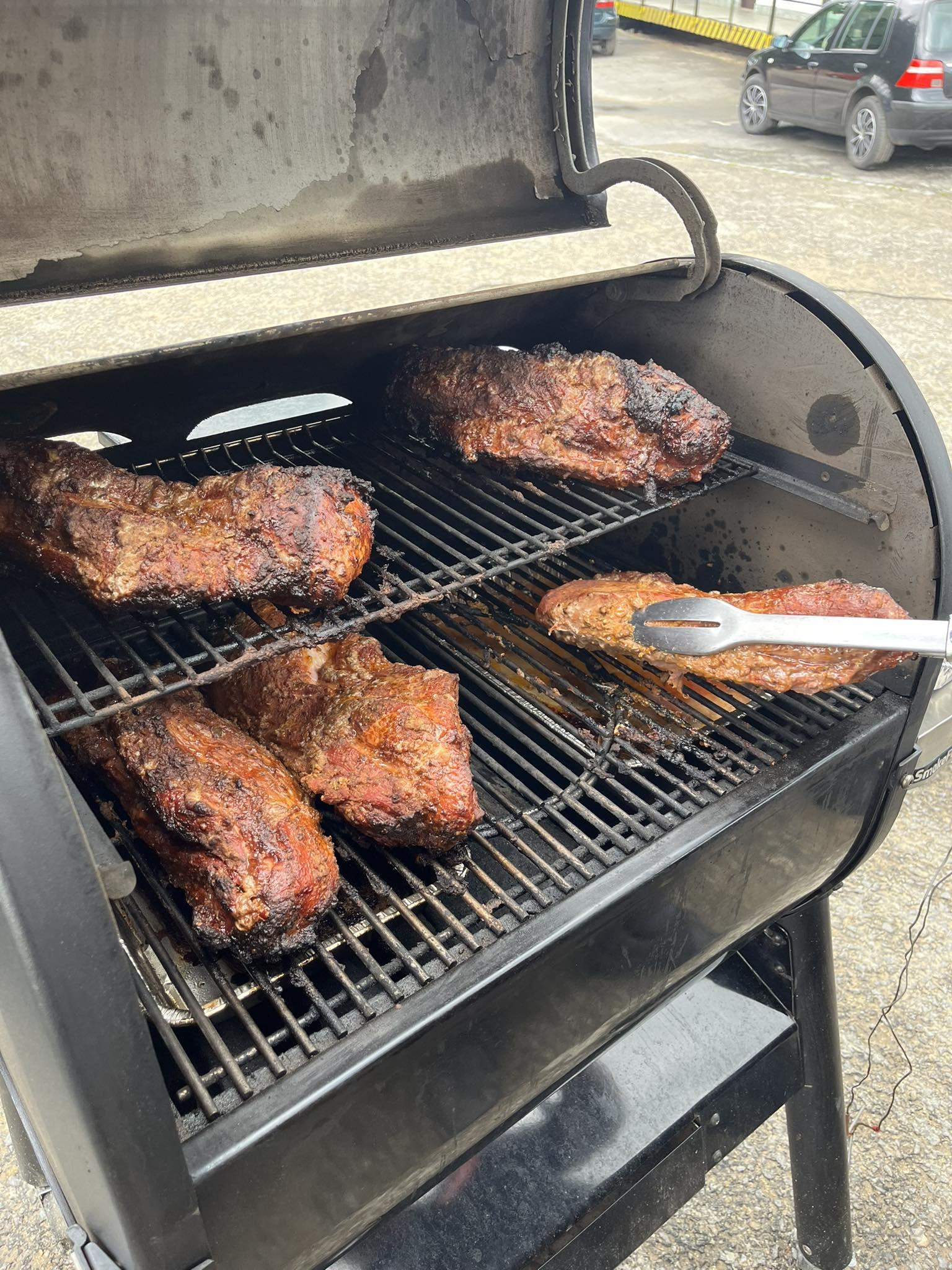 Recenze peletového grilu Weber SmokeFire - ideální na velké kusy masa Recenze peletového grilu Weber SmokeFire - ideální na velké kusy masa