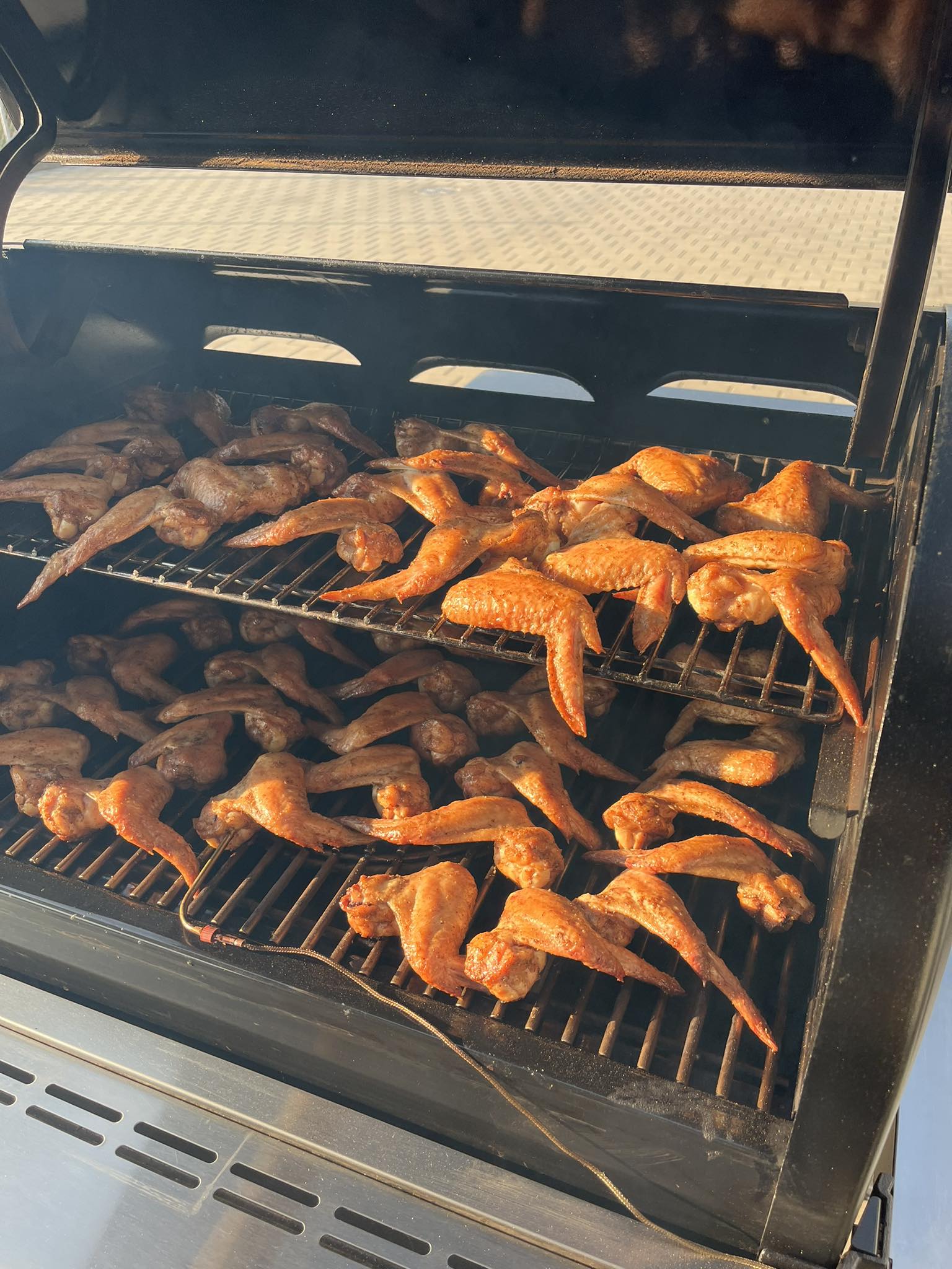 Recenze peletového grilu Weber SmokeFire - pojme velké množství jídla Recenze peletového grilu Weber SmokeFire - pojme velké množství jídla