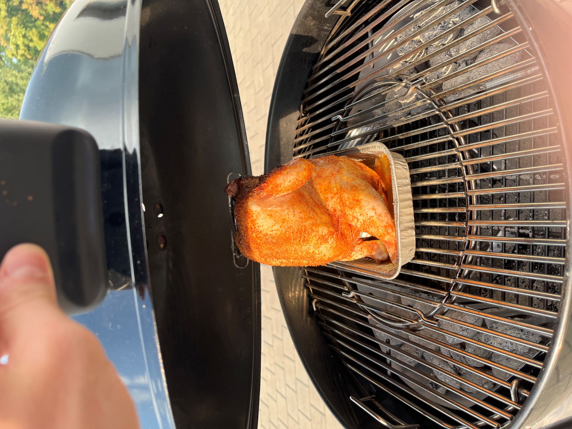 Celé grilované kura na pive - nepriame grilovanie