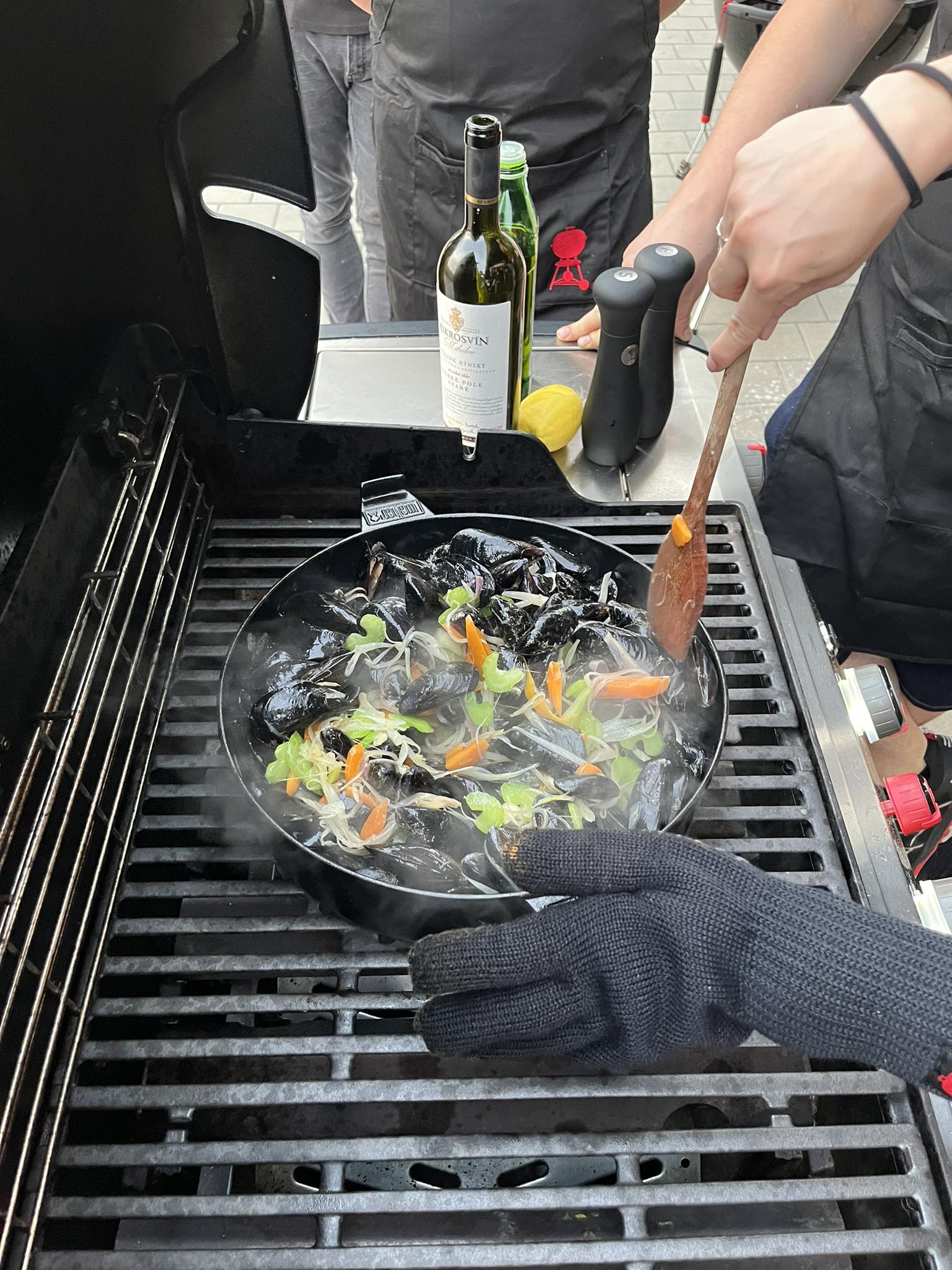 Stredomorské slávky na grile - príprava na grile