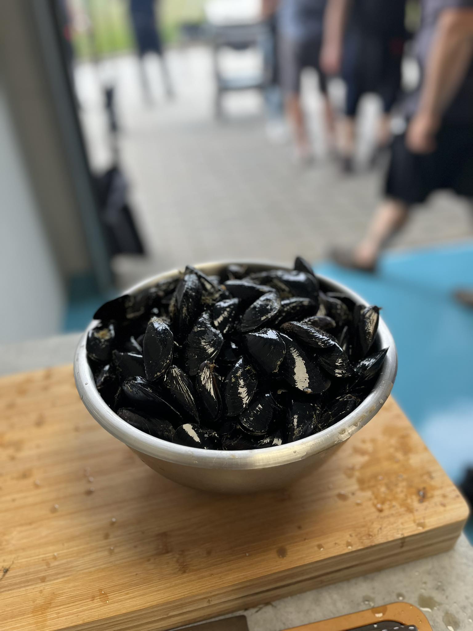 Stredomorské slávky na grile - očistené a umyté slávky