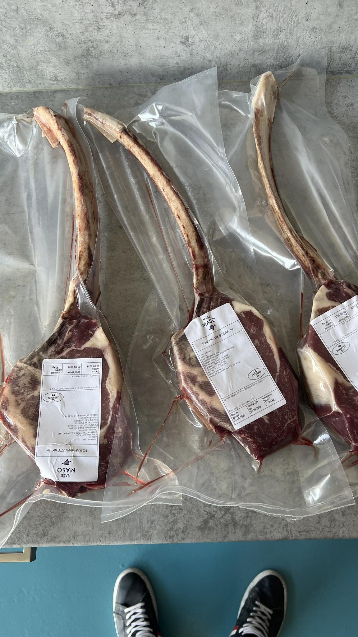 Tomahawk steak na grilu - zabalené ve vakuu