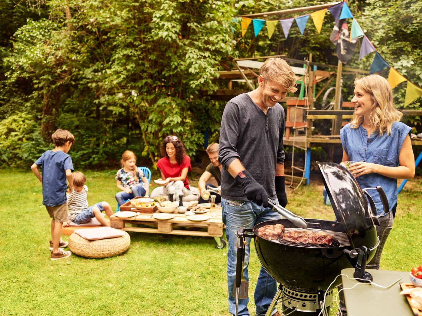 Gril na drevené uhlie Weber Master Touch