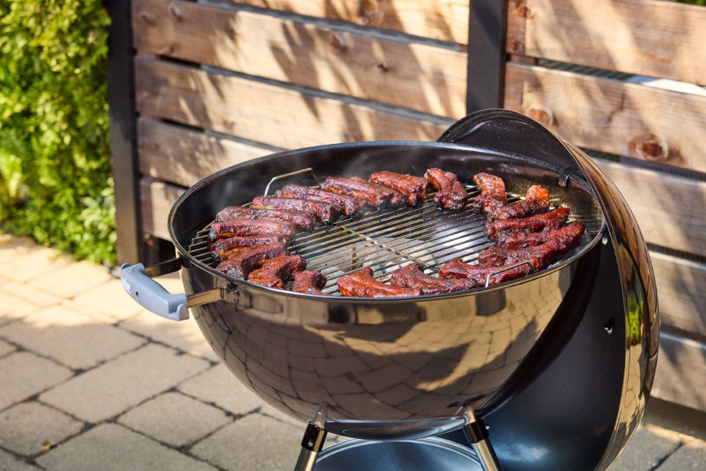 Grily na drevené uhlie Weber Compact Kettle