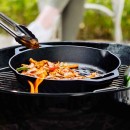 Liatinová dierovaná panvica Lodge 30 cm