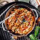 Liatinová dierovaná panvica Lodge 30 cm