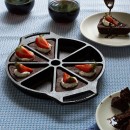 Liatinová klinová panvica Lodge s dvoma madlami