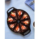 Liatinová klinová panvica Lodge s dvoma madlami