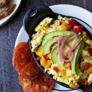 Liatinová oválna servírovacia miska Lodge 1 l