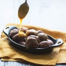 Liatinová oválna servírovacia miska Lodge 1 l