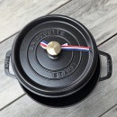 Liatinový hrniec Staub, čierny