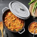 Oválny liatinový hrniec Staub 31 cm, šedý