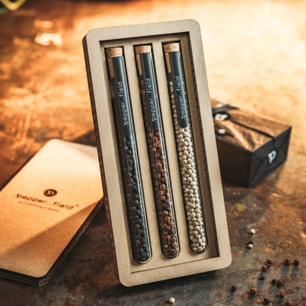 Darčeková sada malých skúmaviek s kampotským korením (3x 10 g) v krabičke z dizajnového kartónu