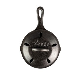 Liatinová dierovaná panvica Lodge 16 cm na údenie s dierovanou poklicou