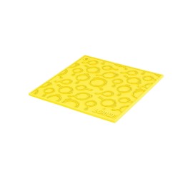 Žlutá silikonová podložka s reliéfem pod litinový hrnec/pánev Lodge